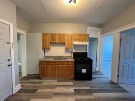 56 Terhune Ave, Unit 2F in Jersey City, NJ - Building Photo