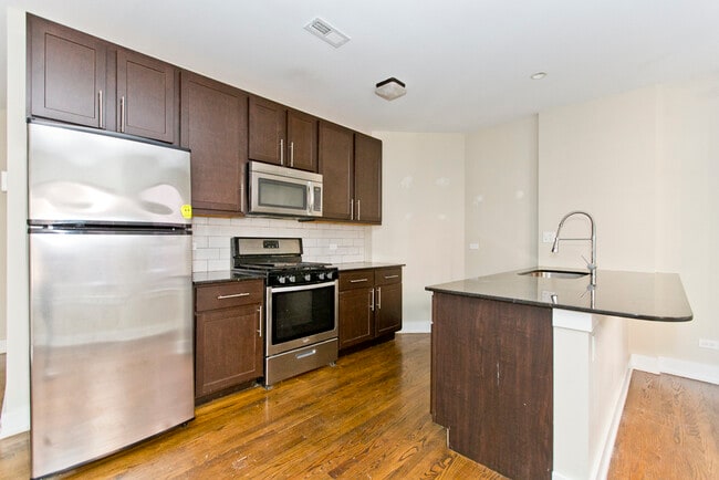 5056 N Winchester Ave, Unit 1W