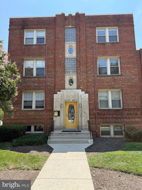 property at 300 Aspen St NW