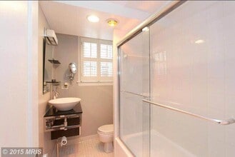 4481 MacArthur Boulevard Northwest, Unit unit B1 in Washington, DC - Building Photo - Building Photo