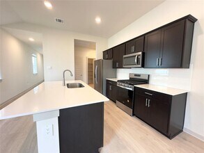 111 Gillingham St in San Marcos, TX - Building Photo - Building Photo