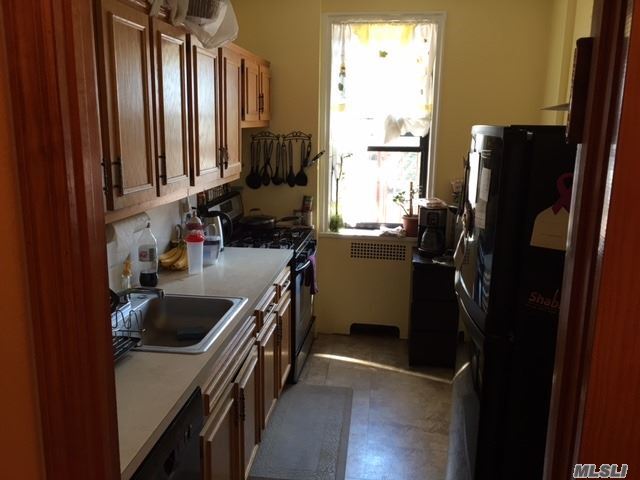 64-33 99th St-Unit -2G in Queens, NY - Building Photo