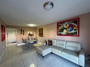 11309 SW 200th St in Miami, FL - Building Photo - Building Photo