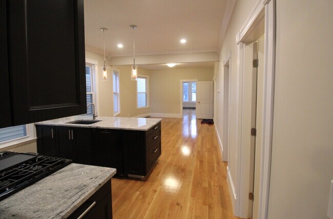 125 Princeton St, Unit 2 in Boston, MA - Building Photo - Building Photo