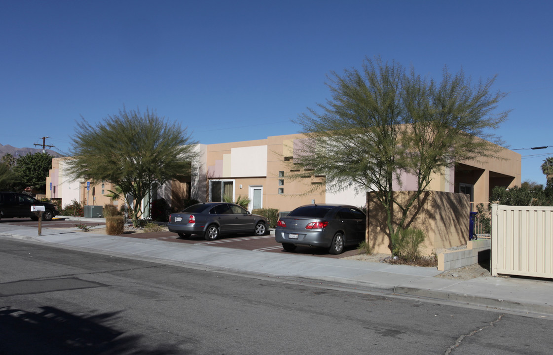 4022 E Calle de Carlos in Palm Springs, CA - Building Photo