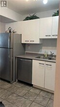 30-230 Chapman Ct in London, ON - Building Photo - Building Photo