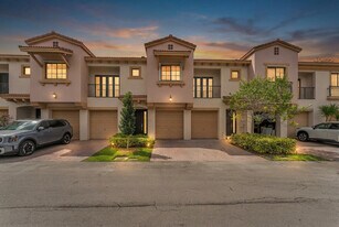 6077 Grand Cypress Cir W in Coconut Creek, FL - Building Photo