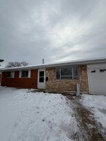 6693 Sterling Dr in Enon, OH - Building Photo