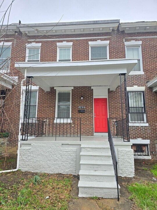 100 S Hilton St in Baltimore, MD - Building Photo