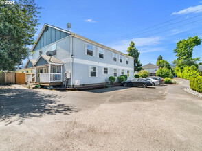 10035 N Lombard St in Portland, OR - Building Photo - Building Photo
