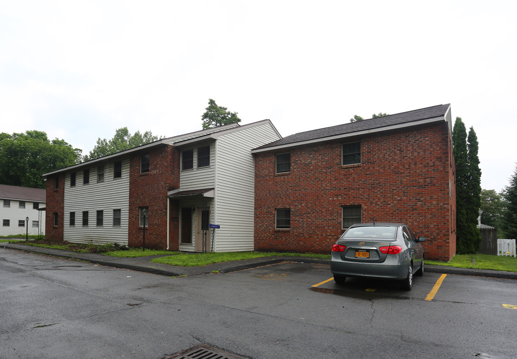 Willow Heights Apartments in Schenectady, NY - Building Photo