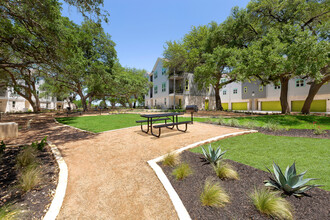 Trailside Oaks Townhomes and Apartments in Leander, TX - Building Photo - Building Photo