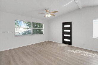 1617 NW 15th St in Fort Lauderdale, FL - Foto de edificio - Building Photo