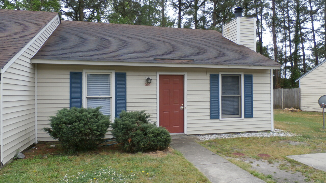 160 Twin Wood Dr in Havelock, NC - Building Photo