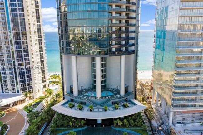 18555 Collins Ave, Unit 5105 in Sunny Isles Beach, FL - Building Photo - Building Photo