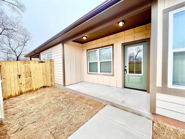 327 E Nelson St in Denison, TX - Building Photo