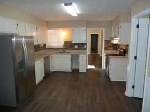 423 Rock Meadow Dr in Stone Mountain, GA - Building Photo - Building Photo