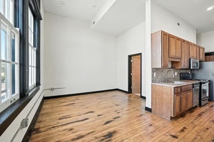 125 W 11th St, Unit 2C in New York, NY - Building Photo