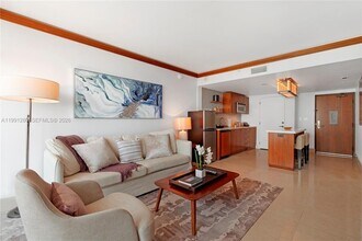 6801 Collins Ave, Unit 711 Door  710 in Miami Beach, FL - Building Photo - Building Photo