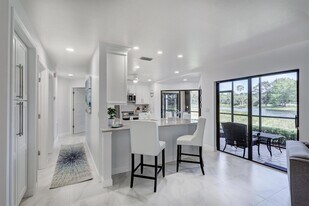 6 Lexington Ln E, Unit 0064 in Palm Beach Gardens, FL - Building Photo