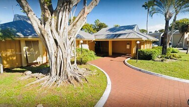 4467 Treehouse Ln in Tamarac, FL - Building Photo - Building Photo