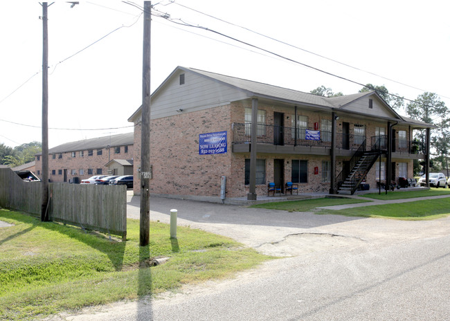 Largo Apartments in Alvin, TX - Building Photo - Building Photo