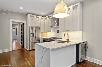 1211 W Addison St in Chicago, IL - Building Photo - Building Photo