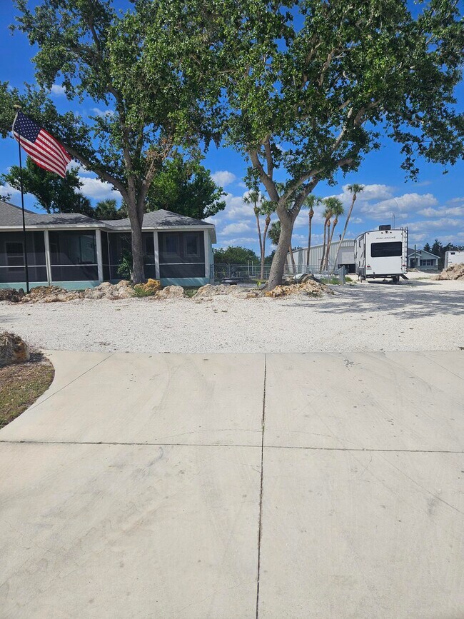 13212 Kakapo Ave in Port Charlotte, FL - Foto de edificio - Building Photo