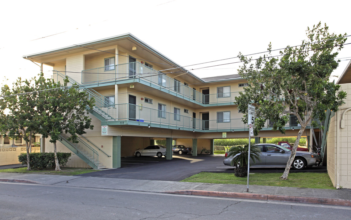 717 Kihapai Pl in Kailua, HI - Foto de edificio