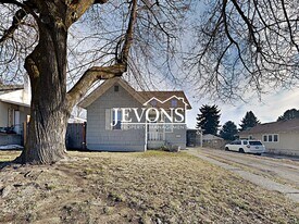 921 S 21st Ave in Yakima, WA - Building Photo