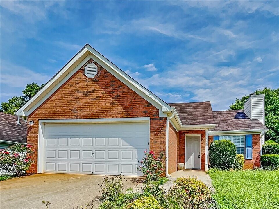 136 Pecan Dr in Griffin, GA - Building Photo