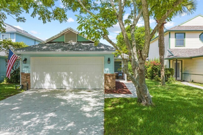 1940 America Ave in Jacksonville Beach, FL - Foto de edificio - Building Photo