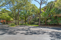 Imperial Pines Condominiums in Clearwater, FL - Foto de edificio - Building Photo