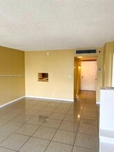20400 W Country Club Dr in Aventura, FL - Building Photo - Building Photo