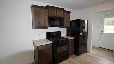 1117 Cedar Trace Pl in Pinehurst, TX - Building Photo - Building Photo