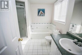 5828 Tenth Line W in Mississauga, ON - Building Photo - Building Photo