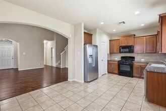 8911 Headstall Dr in Tomball, TX - Building Photo - Building Photo