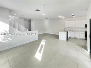 4236 NW 82nd Ave in Doral, FL - Building Photo - Building Photo