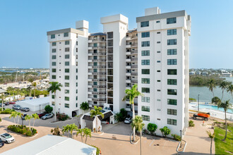 Boardwalk Caper Tower in Ft. Myers, FL - Foto de edificio - Primary Photo