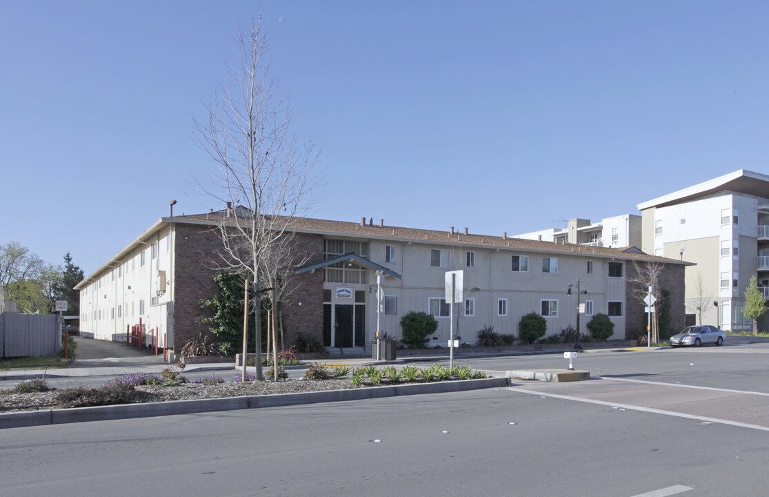 Aequitas Aparments in East Palo Alto, CA - Building Photo