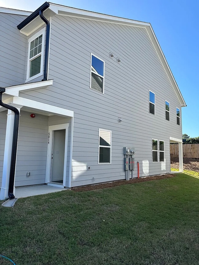 Room in Townhome on Elowen Ln in Douglasville, GA - Building Photo - Building Photo