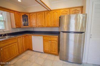 50 New Shaker Rd in Albany, NY - Building Photo - Building Photo