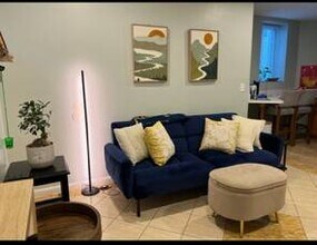 15 Fawn Ln in Staten Island, NY - Foto de edificio - Building Photo