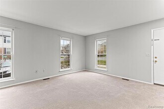 3374 Burbank Dr, Unit 349 in Ann Arbor, MI - Building Photo - Building Photo