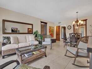 2600 Diana Dr in Hallandale Beach, FL - Building Photo - Building Photo