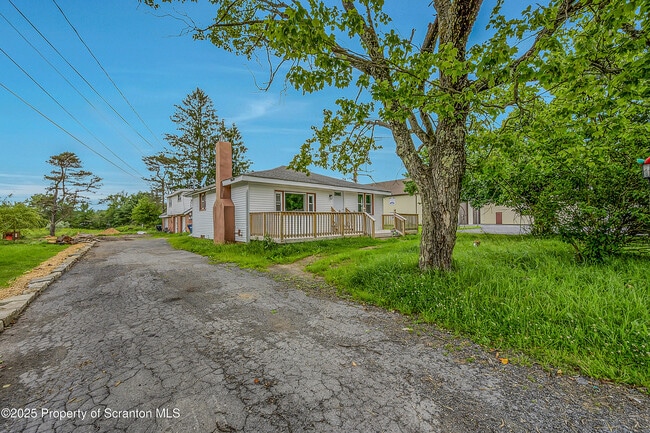 664 Laurel Dr in Tobyhanna, PA - Building Photo - Building Photo