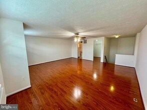 403 Palmtree Dr in Gaithersburg, MD - Building Photo - Building Photo