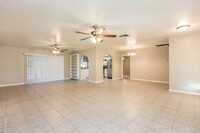 1705 SE 8th Terrace in Cape Coral, FL - Foto de edificio - Building Photo