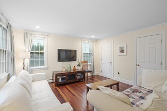 54 Broadway Ave in Rockport, MA - Building Photo - Building Photo