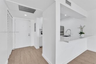 8160 Geneva Ct in Doral, FL - Building Photo - Building Photo